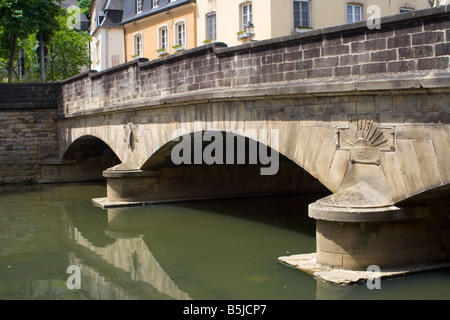 Brücke über den Fluss Alzette Grund Luxemburg 2006 Stockfoto