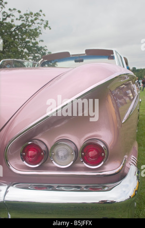 Ansicht von hinten Nahaufnahme eines rosa klassische Cadillacs Stockfoto