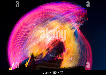 Bunte abstrakte Licht und Leuchten Festplatz Tails in der Nacht Stockfoto