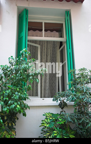 Fenster mit grünen Fensterläden Kreta Griechenland September 2008 Stockfoto