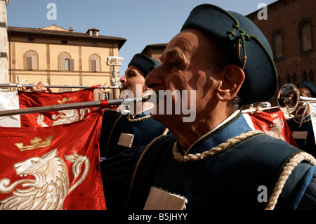 Musiker während der Votiva Straße Prozession, Palio, Siena, Italien Stockfoto