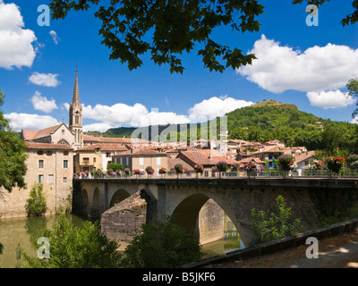 Die Brücke über den Aveyron in Saint Antonin Noble Val, Tarn et Garonne, Frankreich, Europa Stockfoto