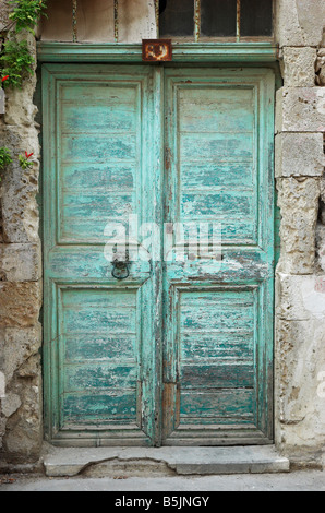 Grüne alte Türen in der alten Stadt Rethymno Kreta Griechenland September 2008 Stockfoto