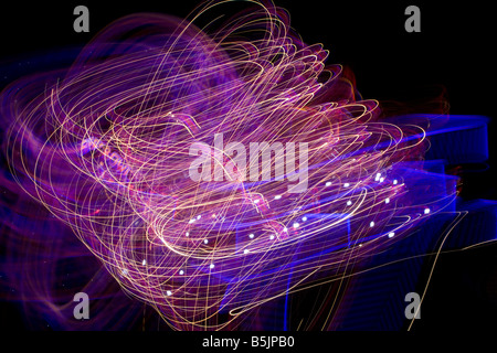 Bunte abstrakte Licht und Leuchten Festplatz Tails in der Nacht Stockfoto