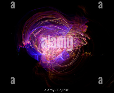 Bunte abstrakte Licht und Leuchten Festplatz Tails in der Nacht Stockfoto