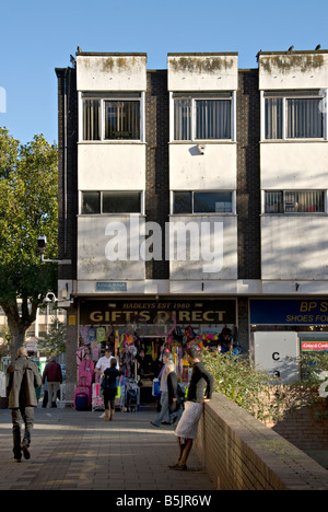Beispiel der Architektur aus den 1960er Jahren in Gloucester, England. Stockfoto