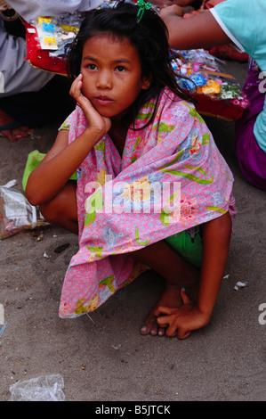 Urak Lawoi Mädchen im Dorf Rawai, Phuket, Thailand Stockfoto