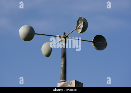 Tasse-Anemometer auf Wetterstation Westonbirt UK Stockfoto