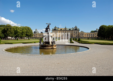 Formale Gärten und Brunnen Drottningholm Palace in der Nähe von Stockholm Schweden Stockfoto