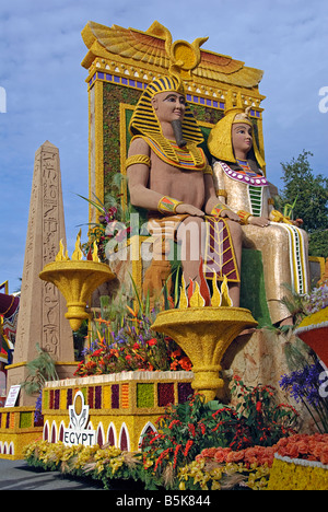 Rose Parade Float "Feiert Schätze Ägyptens" letzten Presidents' Trophy Gewinner Kairo - Los Angeles Freundschaft Fiesta Schwimmer Stockfoto