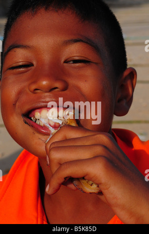 Urak Lawoi junge Essen Bbq Tintenfisch in Rawai Beach, Phuket, Thailand Stockfoto