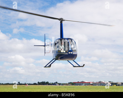 Sir David Jason aus Norwich Airport in seinen eigenen privaten Hubschrauber fliegen Stockfoto