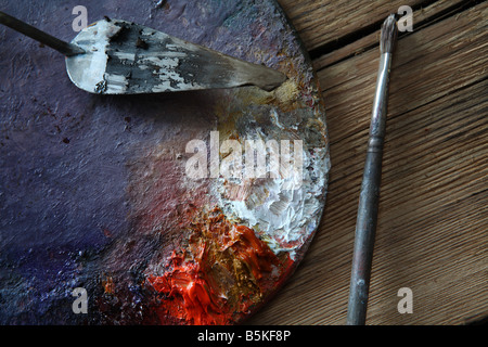Des Malers Gaumen, Pinsel und Messer Stockfoto