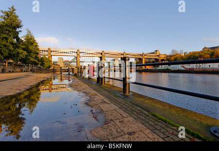 Blick nach Osten entlang Newcastle Quayside Stockfoto