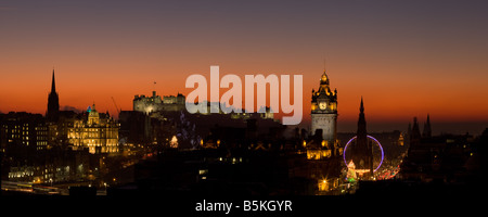 Edinburgh in der Abenddämmerung vom Calton Hill Stockfoto