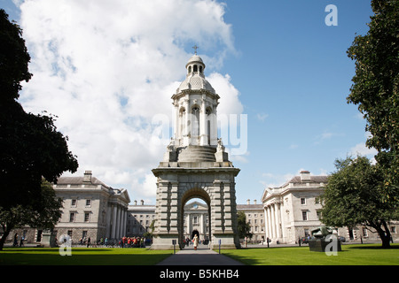 Das Campanile am Parliament Square im Trinity College in Dublin in Dublin 2, Irland Stockfoto