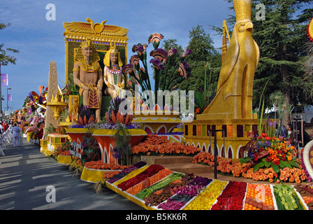 Rose Parade Float "Feiert Schätze Ägyptens" letzten Presidents' Trophy Gewinner Kairo - Los Angeles Freundschaft Fiesta Schwimmer Stockfoto