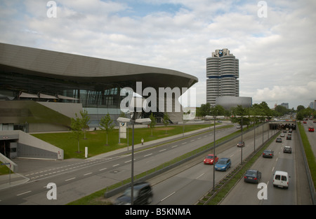 BMW-Büroturm und Werke im nördlichen München München in Bayern in Deutschland bayerische Motor arbeitet motor Büromaschinenhersteller bayern Stockfoto