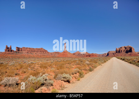 Schloss Butte und anderen Formationen Tal der Götter-Straße in Southesstern in Utah Stockfoto