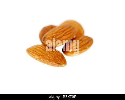 Schale mit frischem gesunden Mandel Muttern ohne Menschen und einen Freistellungspfad Stockfoto