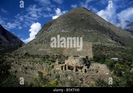 Terrassierung an Llactapata Standort in der Nähe von km88, Inka-Trail, Peru Stockfoto