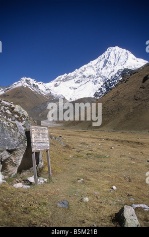 Mt Salcantay in Cordillera Vilcabamba Range, von nahe Sisaypampa auf dem langen Inka Trail von Mollepata, Peru gesehen Stockfoto