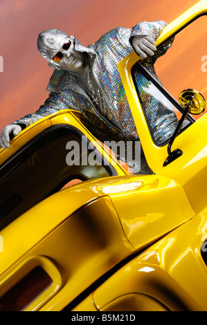 Elvis in einer Tür eines LKW Stockfoto