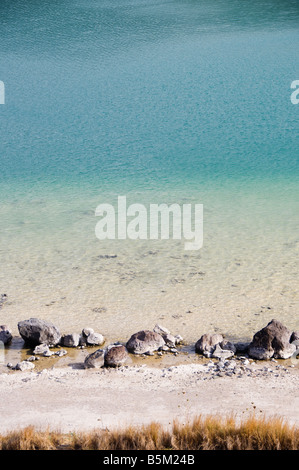 Die Ufer des Sees von "Lago Specchio di Venere" in der Insel Pantelleria, Sizilien, Italien. Stockfoto