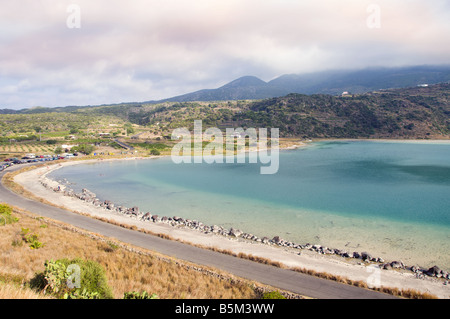 Die 'Lago Specchio di Venere" See auf der Insel Pantelleria, Sizilien, Italien. Stockfoto