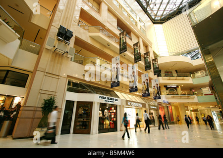 Raffles City Shopping Mall in Singapur Stockfoto