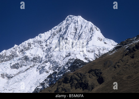 Mt Salcantay in Cordillera Vilcabamba-Bereich, gesehen vom in der Nähe von Sisaypampa, Inka-Trail, Peru Stockfoto