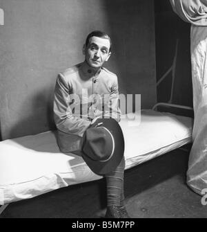 1uS 584 B1942 Irving Berlin Foto 1942 Berlin Irving Herkunft Israel Baline amerikanischer Komponist russischer Herkunft 1888 1989 Foto Ju Stockfoto