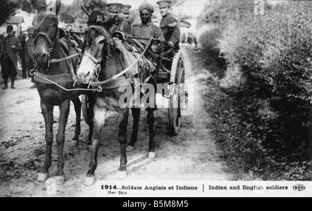 2 G55 H1 1914 10 E Inder Englisch auf einem Wagen WWI 1914 Geschichte Weltkrieg Hilfs-Truppen 1914 Soldats Anglais et Indiens Indien Stockfoto