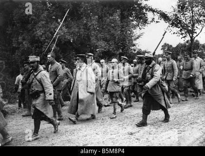 2 G55 K1 1915 10 WWI deutsche Kriegsgefangene 1915 Geschichte WWI Kriegsgefangene deutsche Offiziere als französische Kriegsgefangene auf die Stockfoto