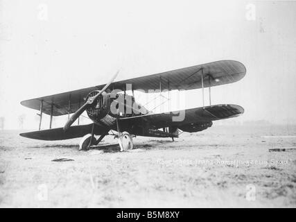 2 G55 L2 1917 3 WWI abgeschossen französischen Spad Geschichte WWI Kriegsführung Luftaufnahme französischer Kampf Flugzeug Spad Foto kein Datum c 1917 Stockfoto