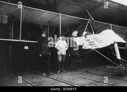 2 G55 L2 1917 7 französischen Voisin Kampfflugzeug WWI 1917 Geschichte Weltkrieg Luftkrieg Mitglieder der deutschen Luftabwehr Kräfte mit Stockfoto