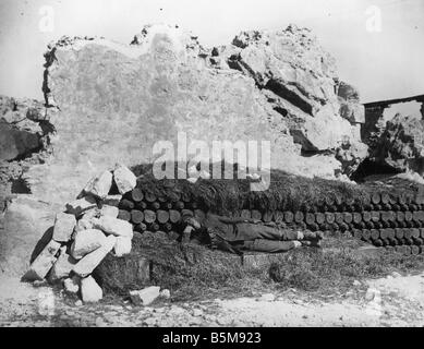 2 G55 N1 1915 4 WW1 Brit Soldat auf Munition Geschichte ersten Weltkrieg Nahen Osten nach der Landung der Alliierten Streitkräfte auf die Dard speichern Stockfoto