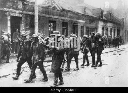 2 G55 W1 1918 29 Deutsch Englisch Wounded Soldaten 1918 Geschichte Weltkrieg Westfront des großen im Westen Verwundeten G kämpfen Stockfoto