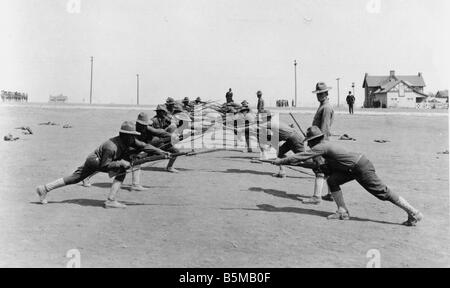 2 M70 U1 1918 1 USA militärische Ausbildung WWI 1918 Länder USA Militärausbildung in Camp Bowie Fort Worth Texas Übung mit th Stockfoto