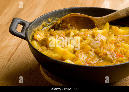 Eine indische vegetarische Curry Dhaal Aloo Stockfoto