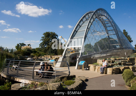 Die Davies Alpine House ein neues Gewächshaus in den Royal Botanic Gardens Kew Richmond Surrey England Großbritannien GB UK Stockfoto