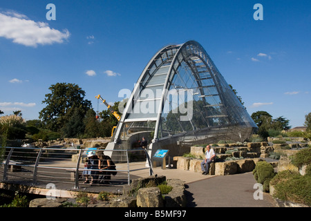 Die Davies Alpine House ein neues Gewächshaus in den Royal Botanic Gardens Kew Richmond Surrey England Großbritannien GB UK Stockfoto