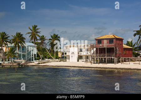 CAYE CAULKER BELIZE - Hotels und Wohnungen am Strand Stockfoto