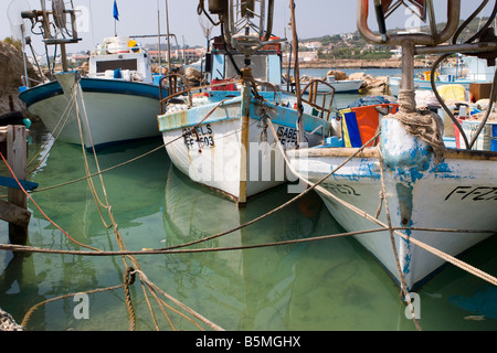 Nationalen Zypern Angelboote/Fischerboote im Hafen von Aiga Napa Stockfoto