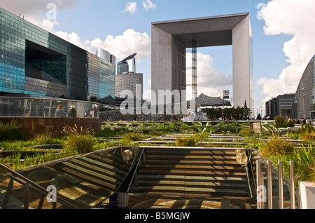 er Grande Arche De La Fraternité in La Défense westlich von Paris. Es ist in der Regel als Le Grande Arche oder La Grande Arche kennen Stockfoto