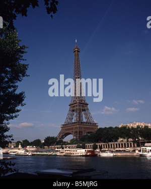 Eiffelturm und Fluss Seine Paris Frankreich Stockfoto