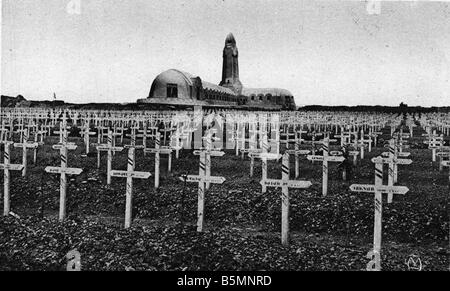 5FK V5 E1 1920 Verdun Cimetière de Douaumont Verdun Frankreich Cimetière National et Ossuaire de Dou Aumont militärischen Friedhof von der Stockfoto