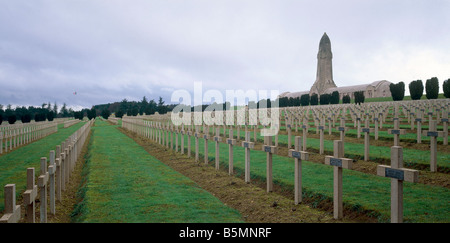 5FK V5 E1 1994 10 E Cimetière Nat de Douaumont Foto 1994 Verdun Frankreich Cimetière National et Ossuaire de Dou Aumont militärische ce Stockfoto