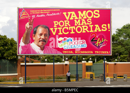 FSLN Wahl Plakatwand zeigt Sandinista Führer Daniel Ortega in der Innenstadt von Managua, Nicaragua Stockfoto