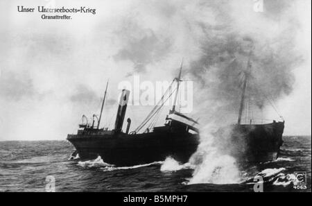 9 1916 0 0 A1 1 E 1. Weltkrieg Krieg 1916 1. Weltkrieg Marine Seekrieg Granade Angriff auf ein Frachtschiff Foto 1916 Stockfoto